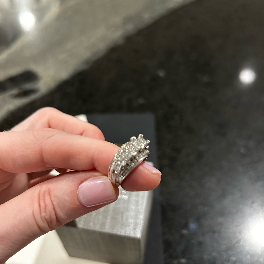 Zales Silver PAST PRESENT FUTURE anniversary Diamond Ring - Picture 7 of 11